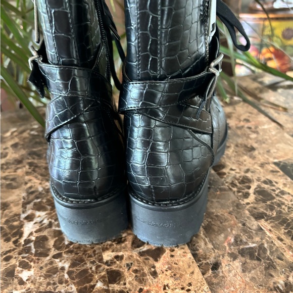 Cool black Croco combat boots - Picture 5 of 5